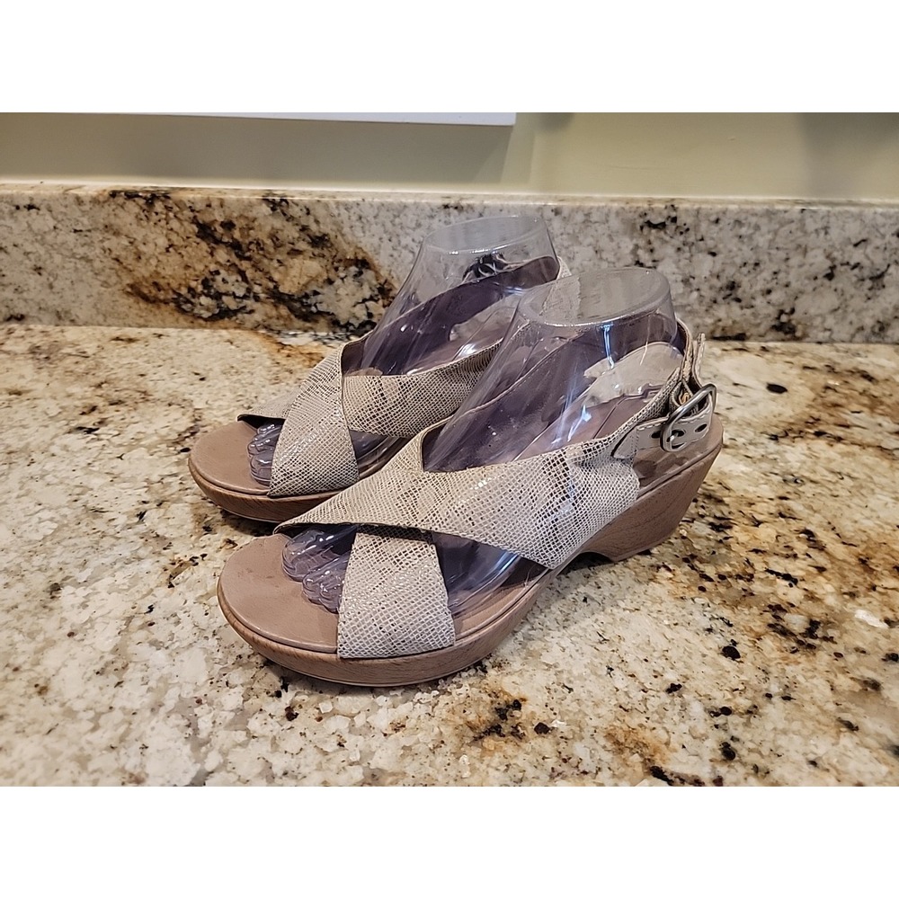 Dansko Sandals Womens 9.5 Brown Tan Jacinda Snakeskin Wooden Heel 40 EU.